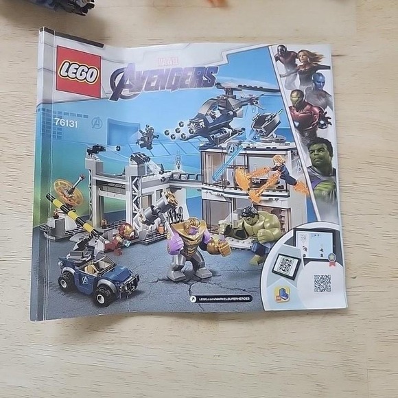 Retired Lego Avengers Set with action figures - Picture 1 of 3